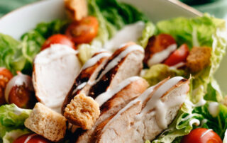 Receta de ensalada César con pollo - Carnicería Félix Gonzalo